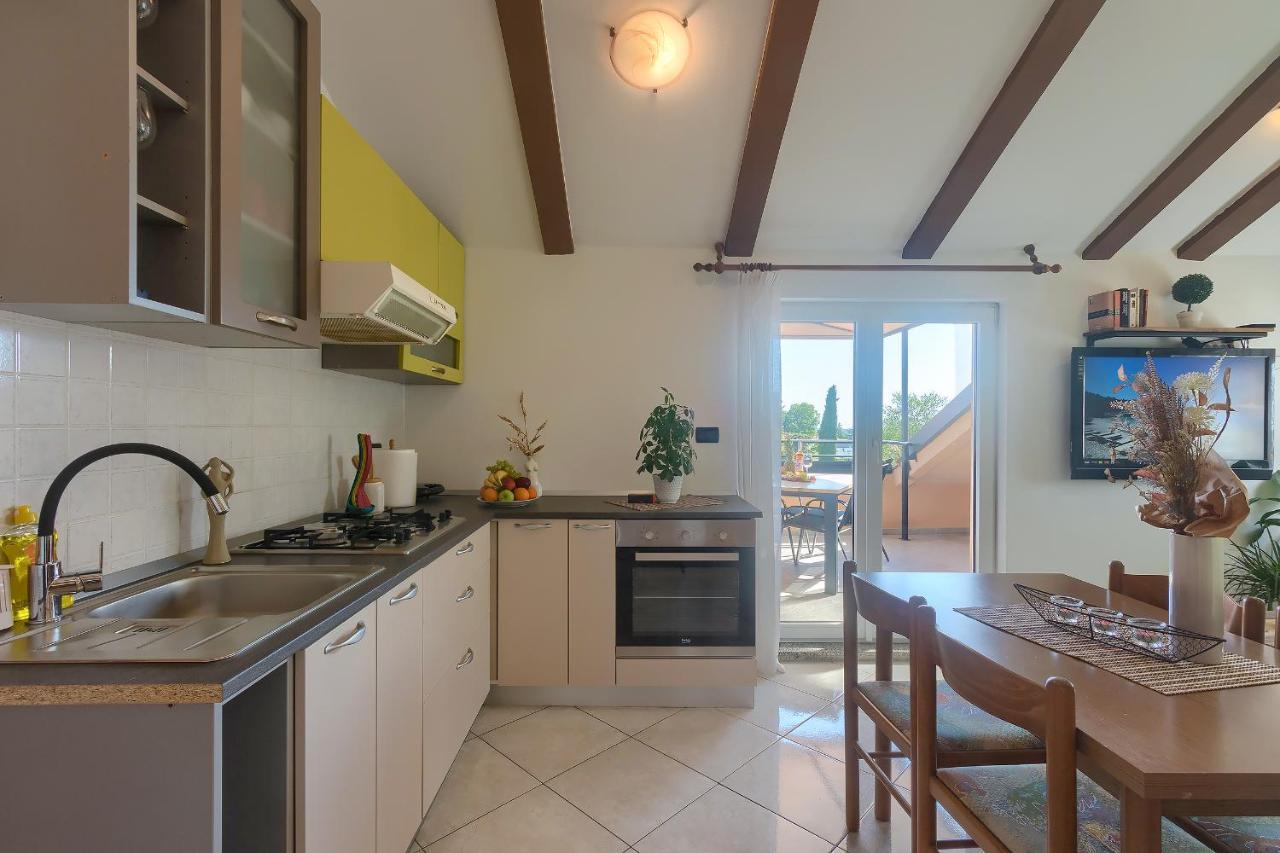 Apartments Ari And Bonnie - Cozy With Roof Terrace Pula Luaran gambar