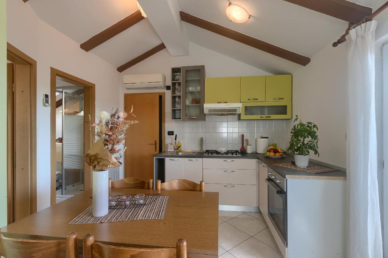Apartments Ari And Bonnie - Cozy With Roof Terrace Pula Luaran gambar