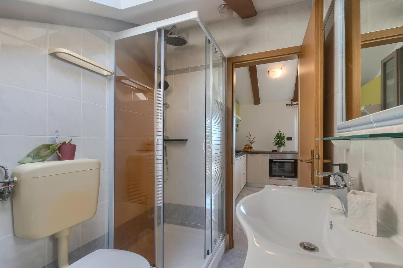 Apartments Ari And Bonnie - Cozy With Roof Terrace Pula Luaran gambar