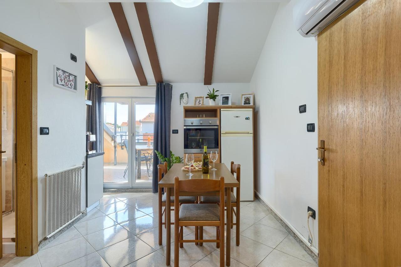 Apartments Ari And Bonnie - Cozy With Roof Terrace Pula Luaran gambar