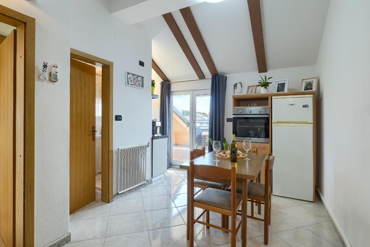 Apartments Ari And Bonnie - Cozy With Roof Terrace Pula Luaran gambar