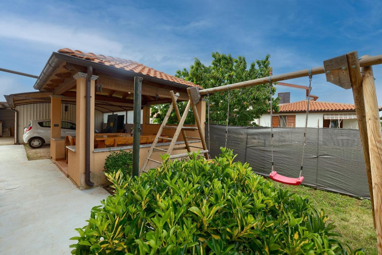 Apartments Ari And Bonnie - Cozy With Roof Terrace Pula Luaran gambar