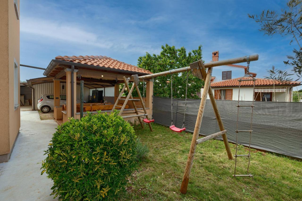 Apartments Ari And Bonnie - Cozy With Roof Terrace Pula Luaran gambar