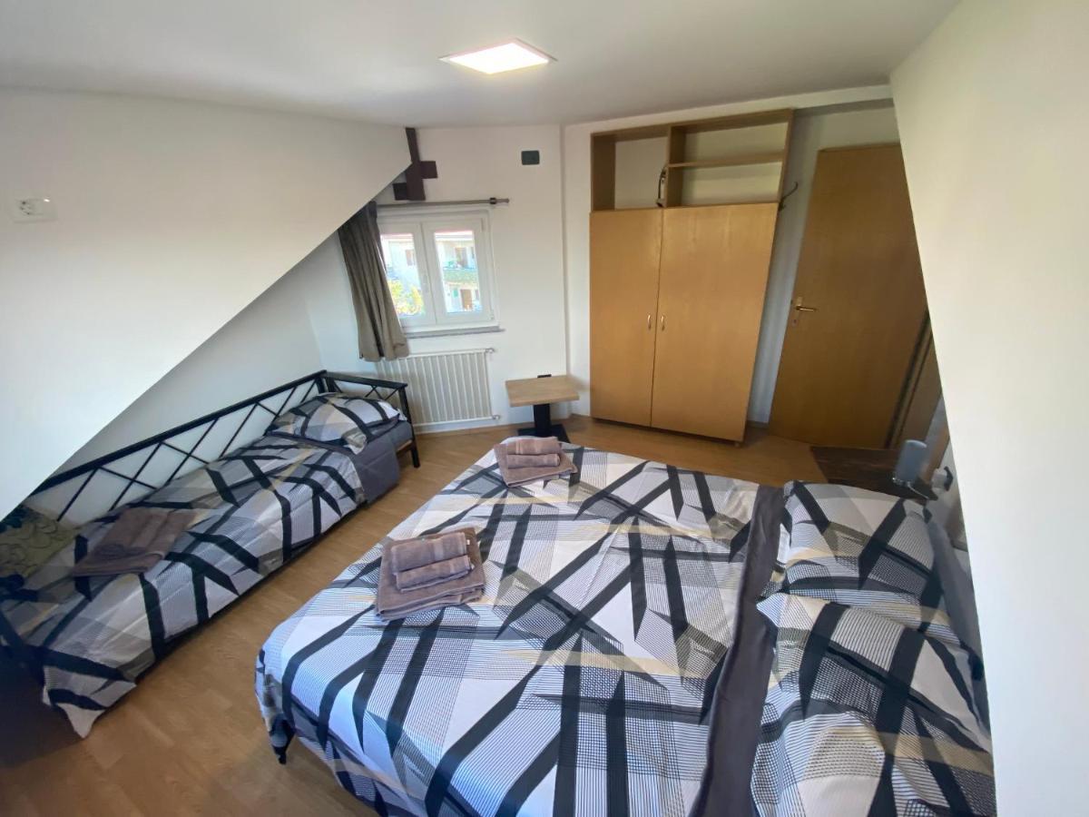 Apartments Ari And Bonnie - Cozy With Roof Terrace Pula Luaran gambar